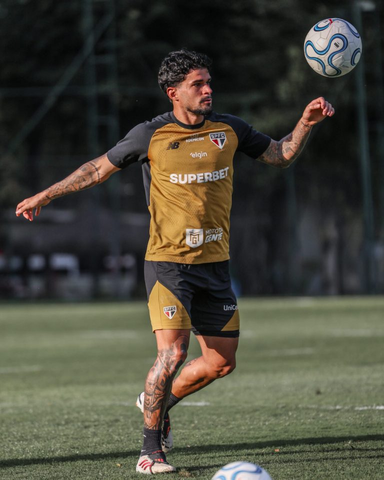 sao-paulo-treina-para-enfrentar-a-chapecoense-no-brasileirao