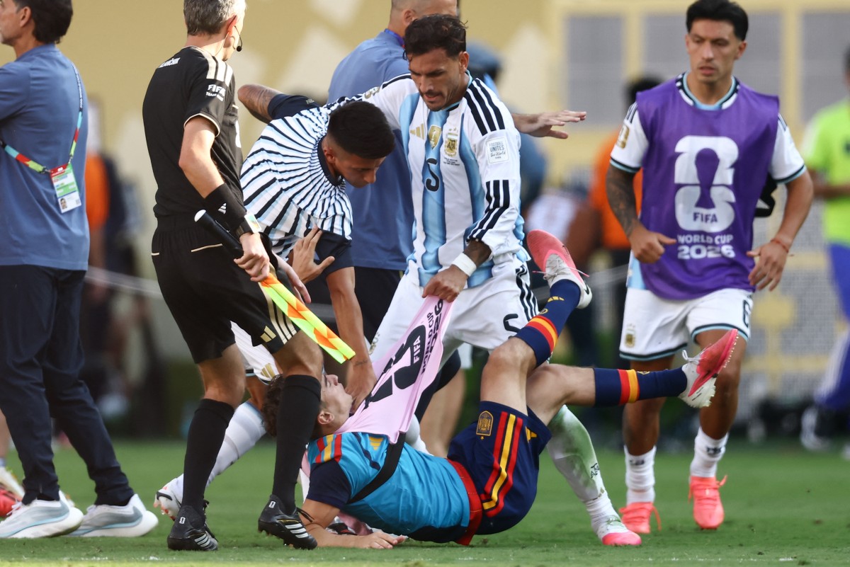 leandro-paredes-pega-dez-jogos-de-suspensao-por-incidentes-na-final-da-copa-do-mundo