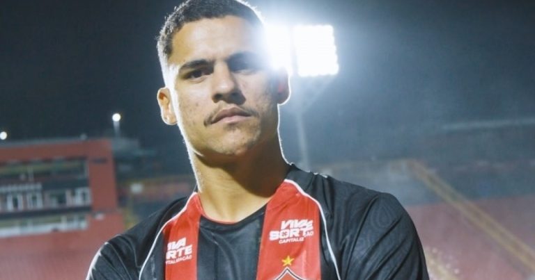 vitoria-anuncia-alex-bruno-e-centroavante-pode-estrear-no-ba-vi