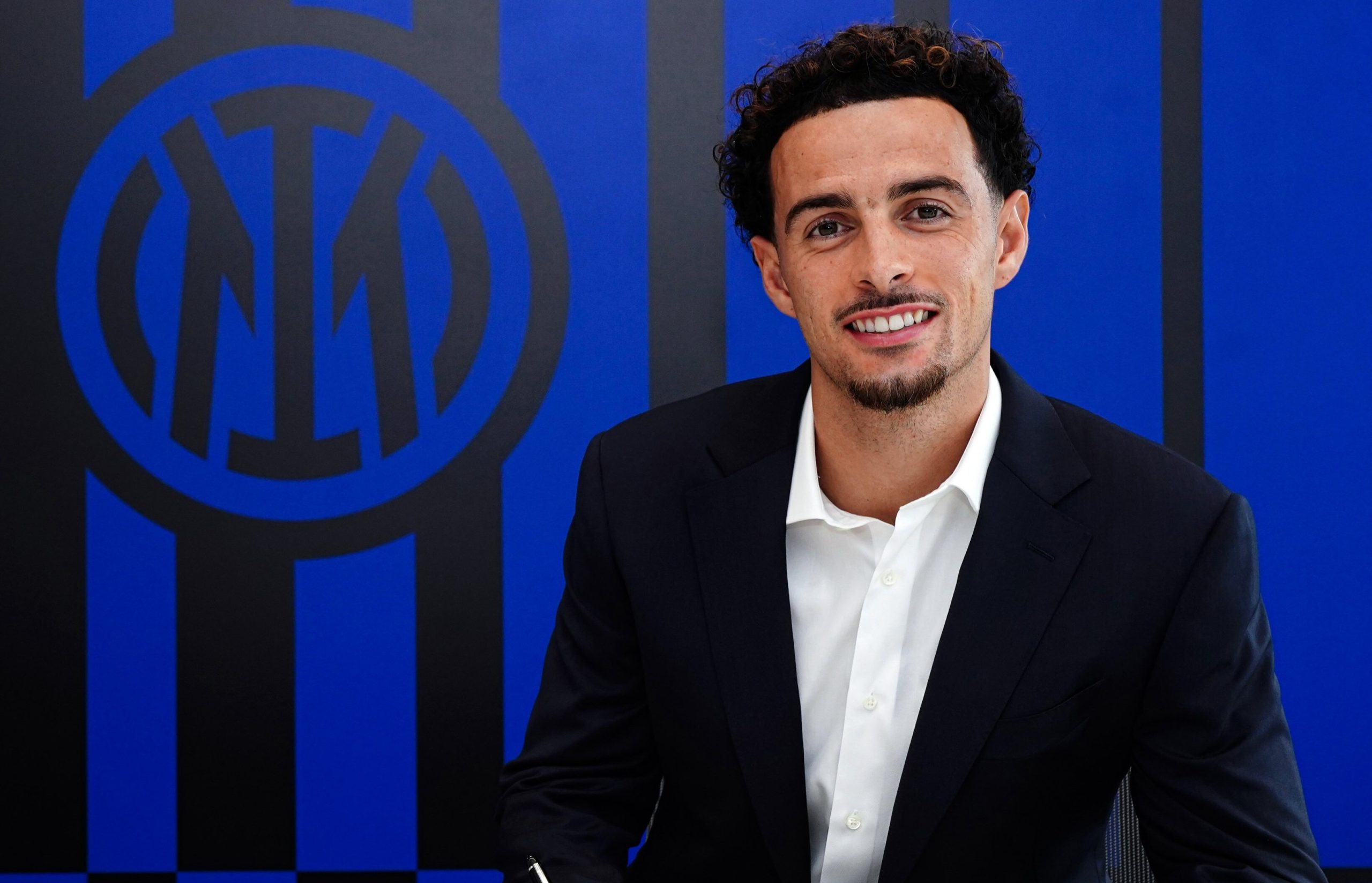 inter-de-milao-anuncia-meio-campista-curtis-jones,-seu-3o-reforco-ingles-para-nova-temporada