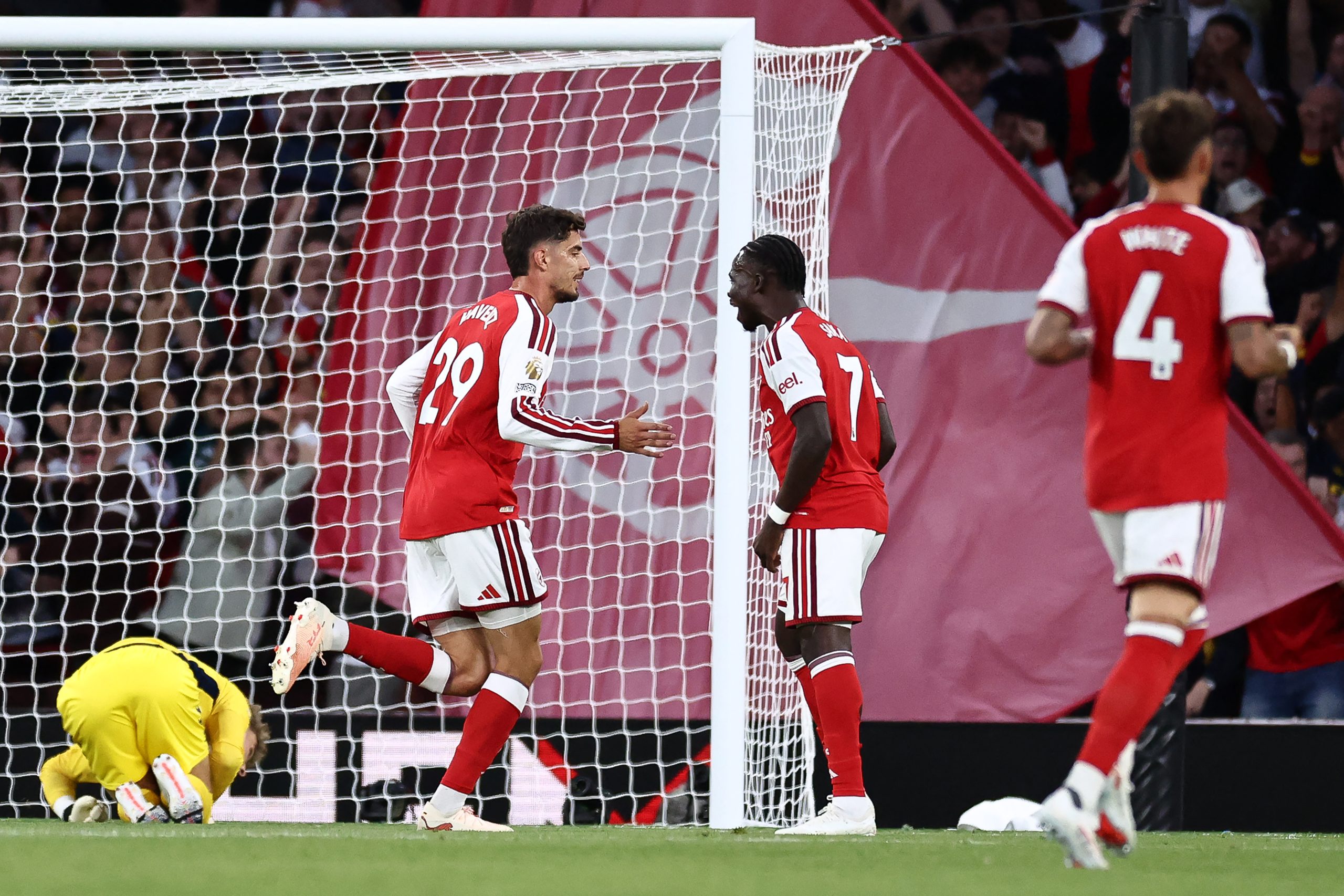 atual-campeao,-arsenal-vence-coventry-na-abertura-do-ingles