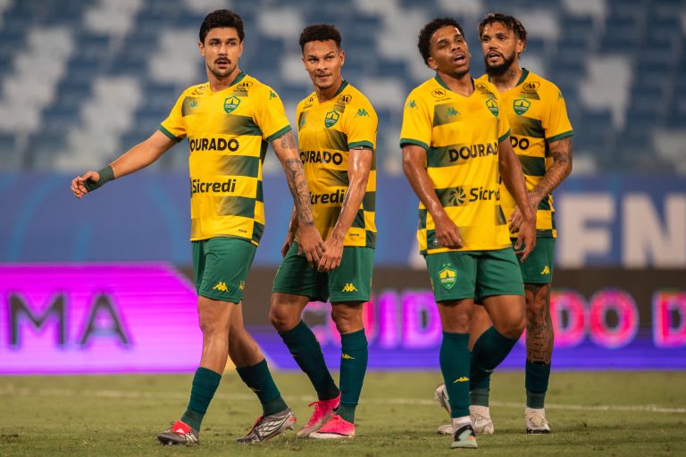 cuiaba-x-goias:-veja-onde-assistir-e-provaveis-escalacoes-do-jogo-pela-serie-b