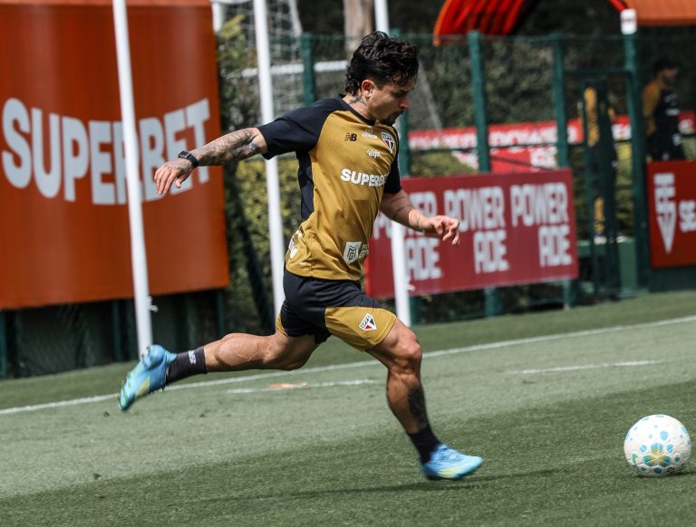 artur-projeta-duelo-contra-a-chape-e-mira-fim-de-jejum-do-sao-paulo-no-brasileiro
