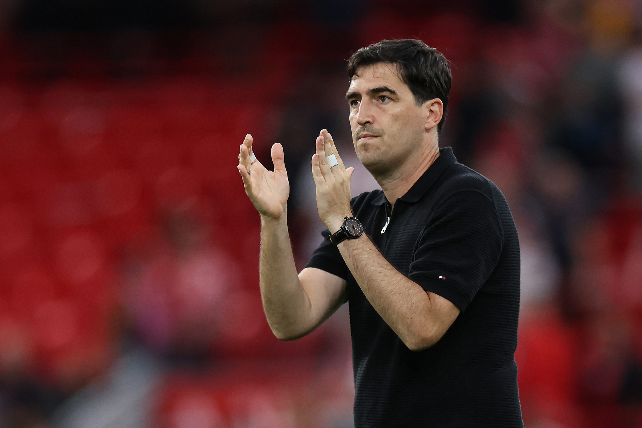 andoni-iraola-pede-reforcos-para-o-ataque-do-liverpool