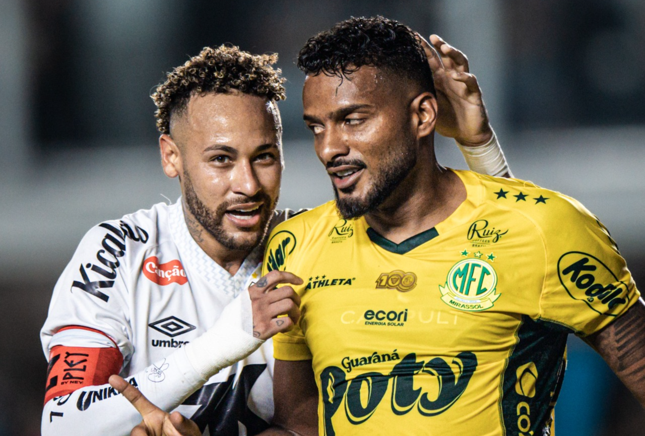 algoz-do-santos-em-2025,-reinaldo-destaca-duelo-com-neymar:-“privilegio”