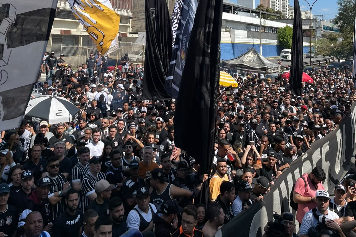 torcida-do-corinthians-protesta-no-parque-sao-jorge:-“intervencao-ja”