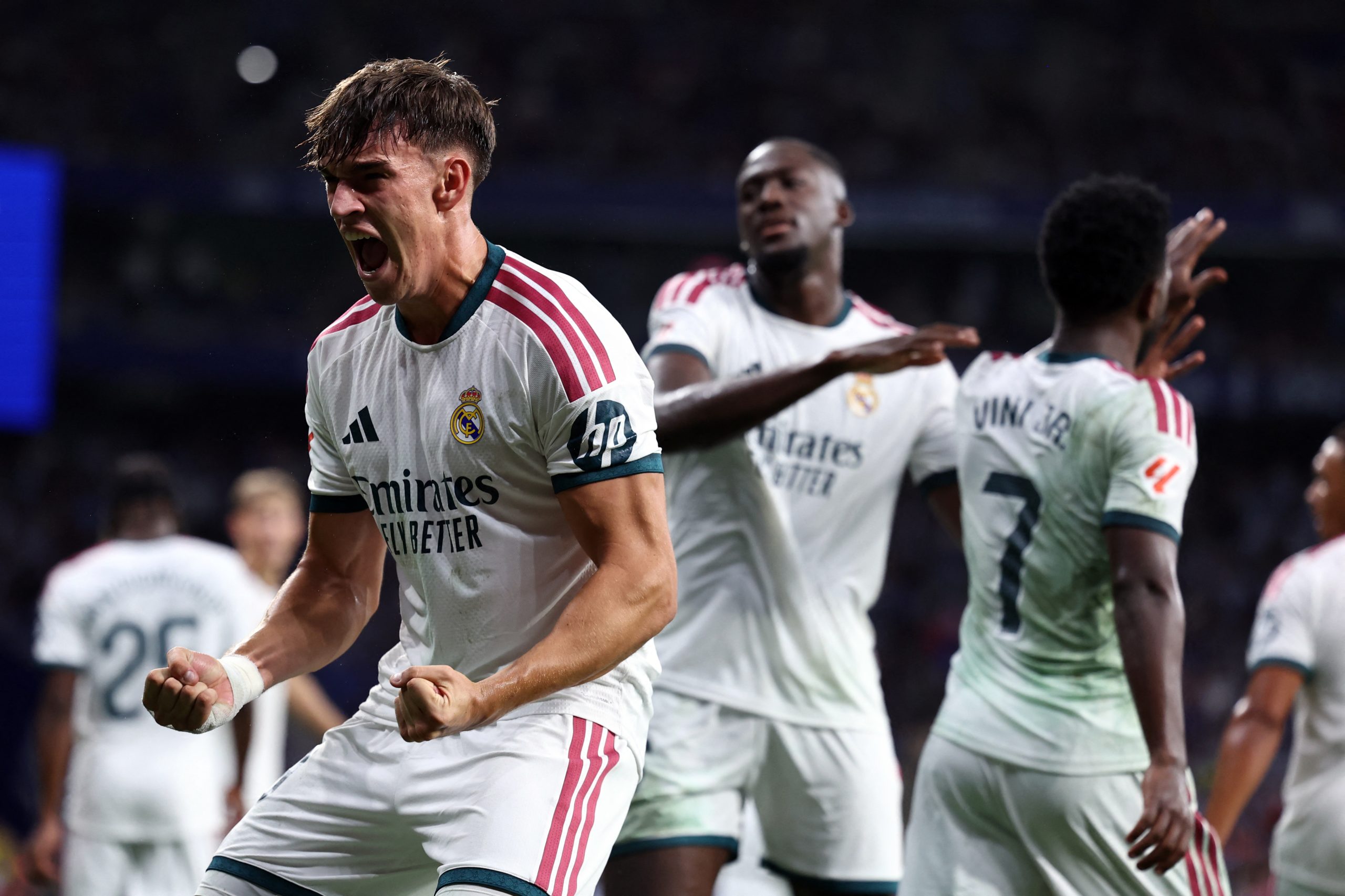 novato-marca-no-fim,-e-real-madrid-vence-espanyol-em-estreia-no-espanhol