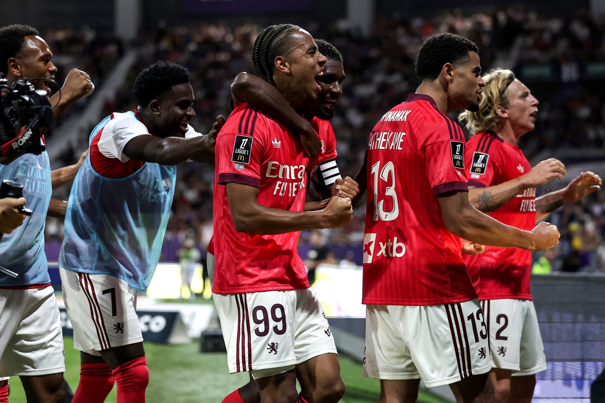 lyon-bate-toulouse-fora-de-casa-e-estreia-com-vitoria-no-frances