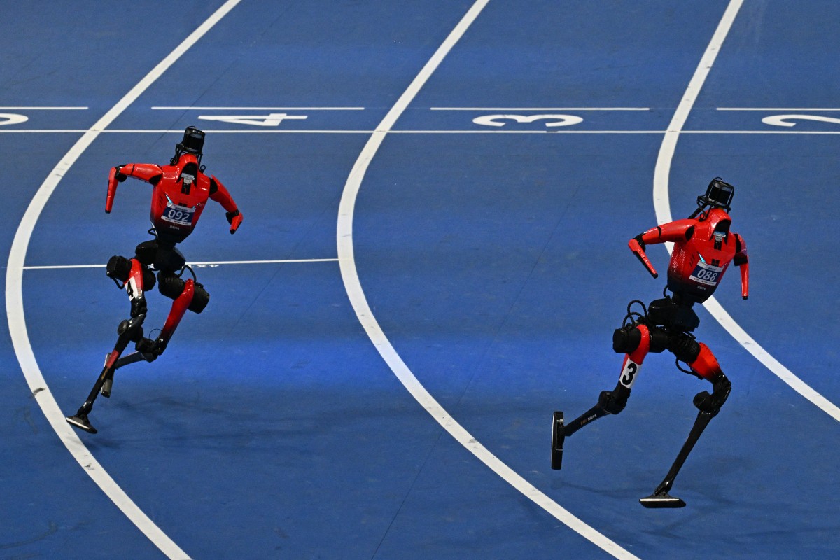robo-chines-quebra-recorde-de-usain-bolt-e-vira-atracao-em-jogos-mundiais