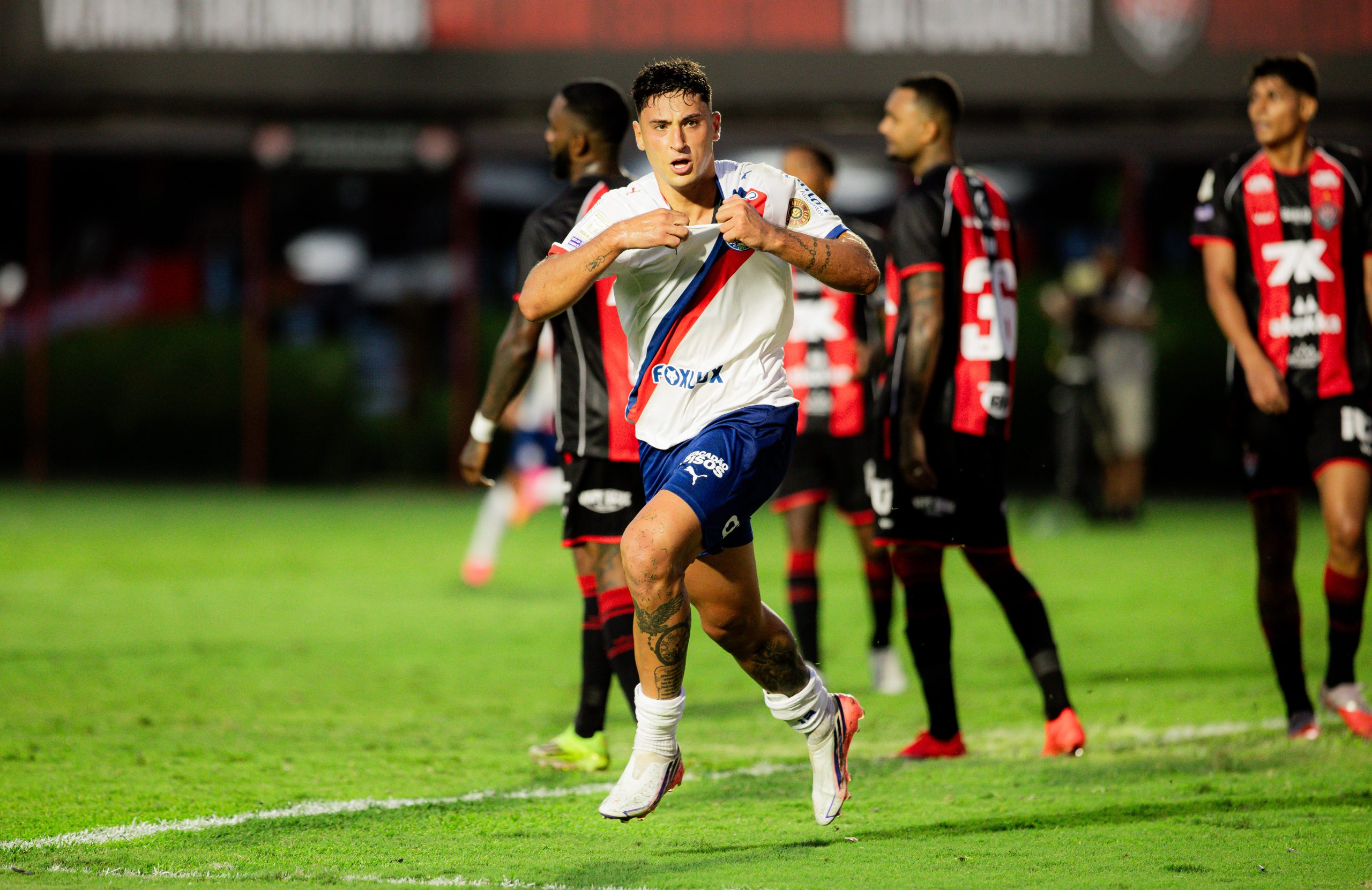 bahia-bate-vitoria-em-classico-e-volta-a-vencer-apos-cinco-jogos-no-brasileiro