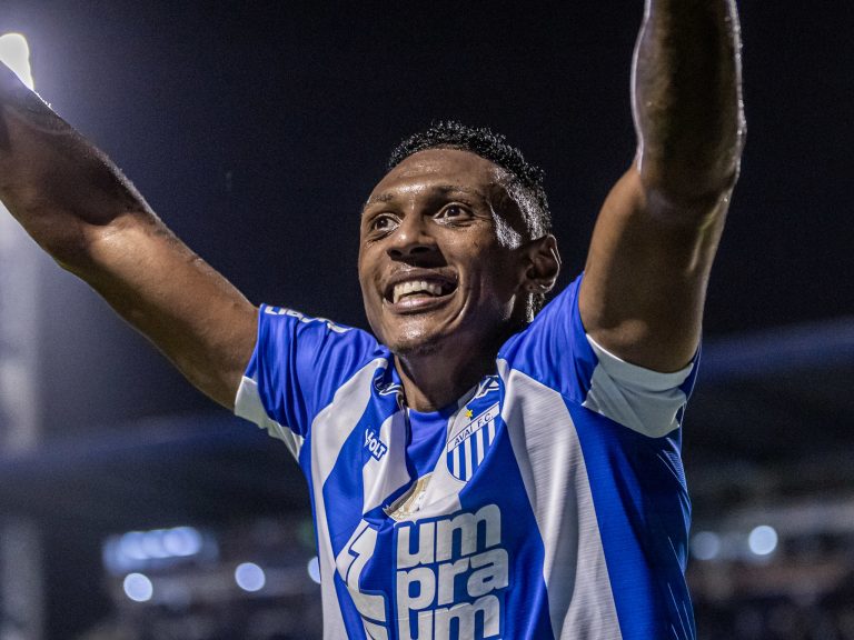 fora-de-casa,-avai-vence-a-ponte-preta-e-deixa-o-z4-da-serie-b
