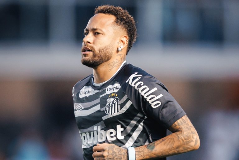 cuca-deixa-presenca-de-neymar-contra-o-palmeiras-em-aberto:-“vamos-fazer-uma-reavaliacao”