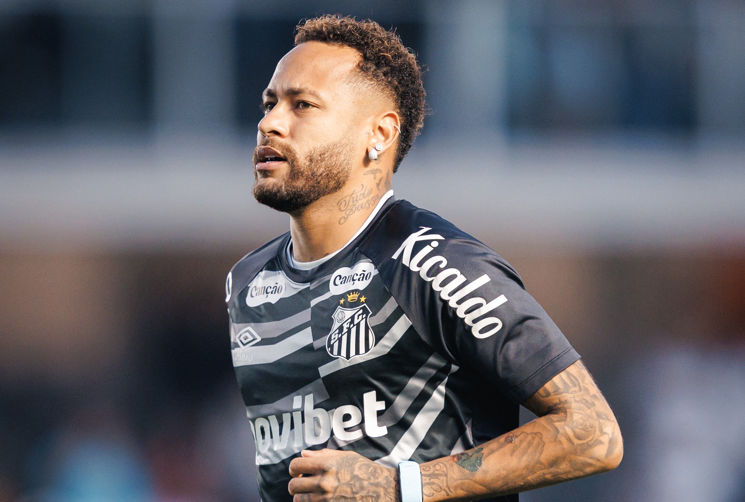 cuca-deixa-presenca-de-neymar-contra-o-palmeiras-em-aberto:-“vamos-fazer-uma-reavaliacao”