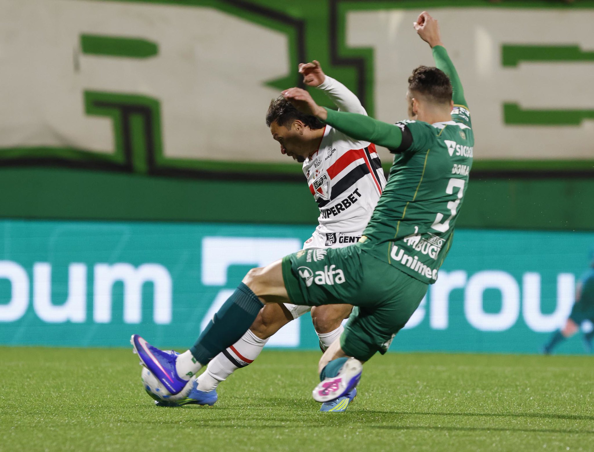 veja-fotos-do-duelo-entre-chapecoense-e-sao-paulo-pelo-brasileiro