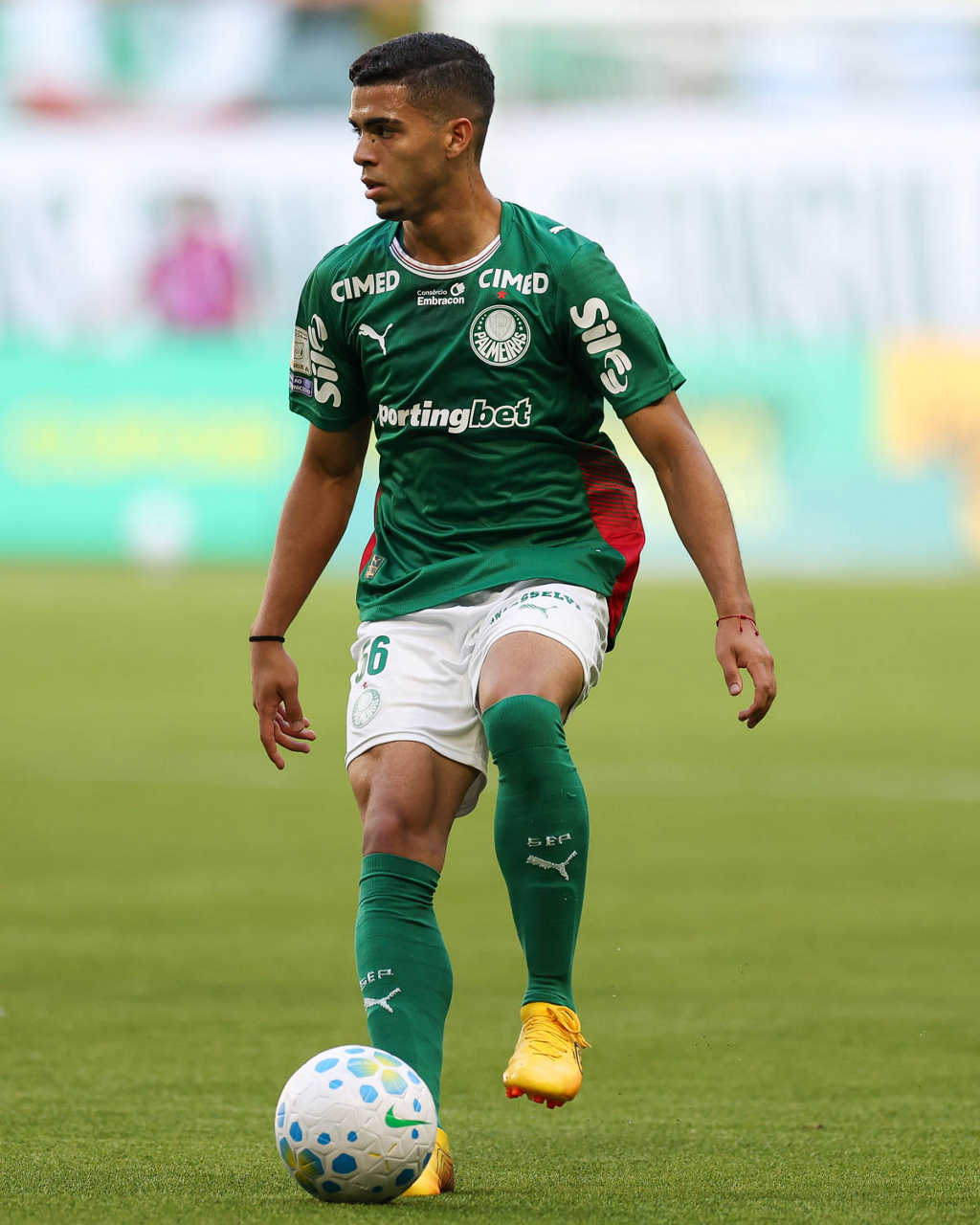 palmeiras-recebe-proposta-do-futebol-italiano-por-arthur;-veja-detalhes