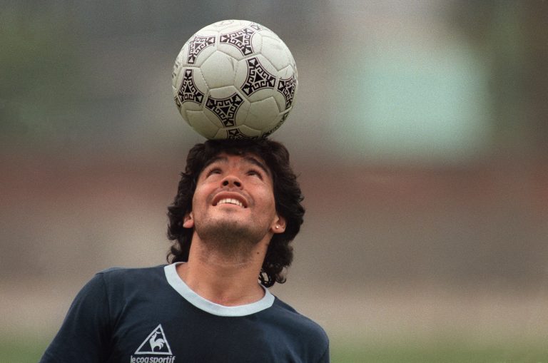 historica-bola-do-jogo-da-‘mano-de-dios’-e-leiloada-por-valor-milionario