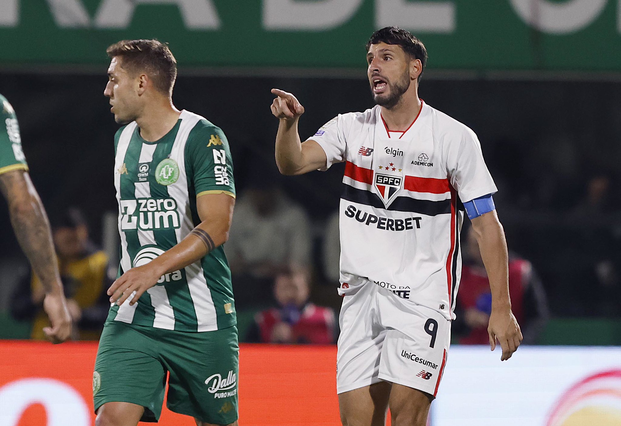 calleri-sofre-entorse-no-tornozelo-e-pode-desfalcar-o-sao-paulo-contra-o-rb-bragantino