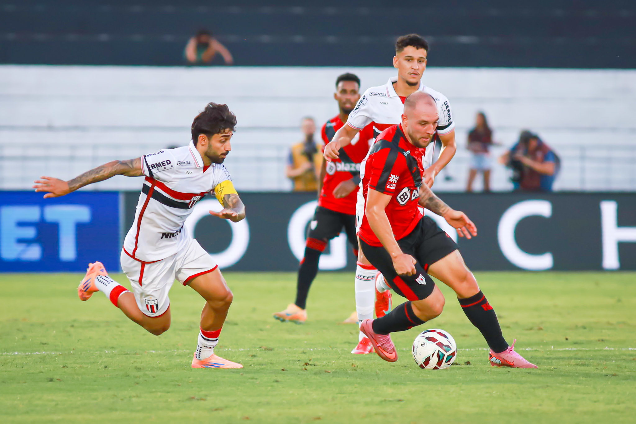 atletico-go-x-botafogo-sp:-veja-provaveis-escalacoes-e-onde-assistir-ao-duelo-pela-serie-b