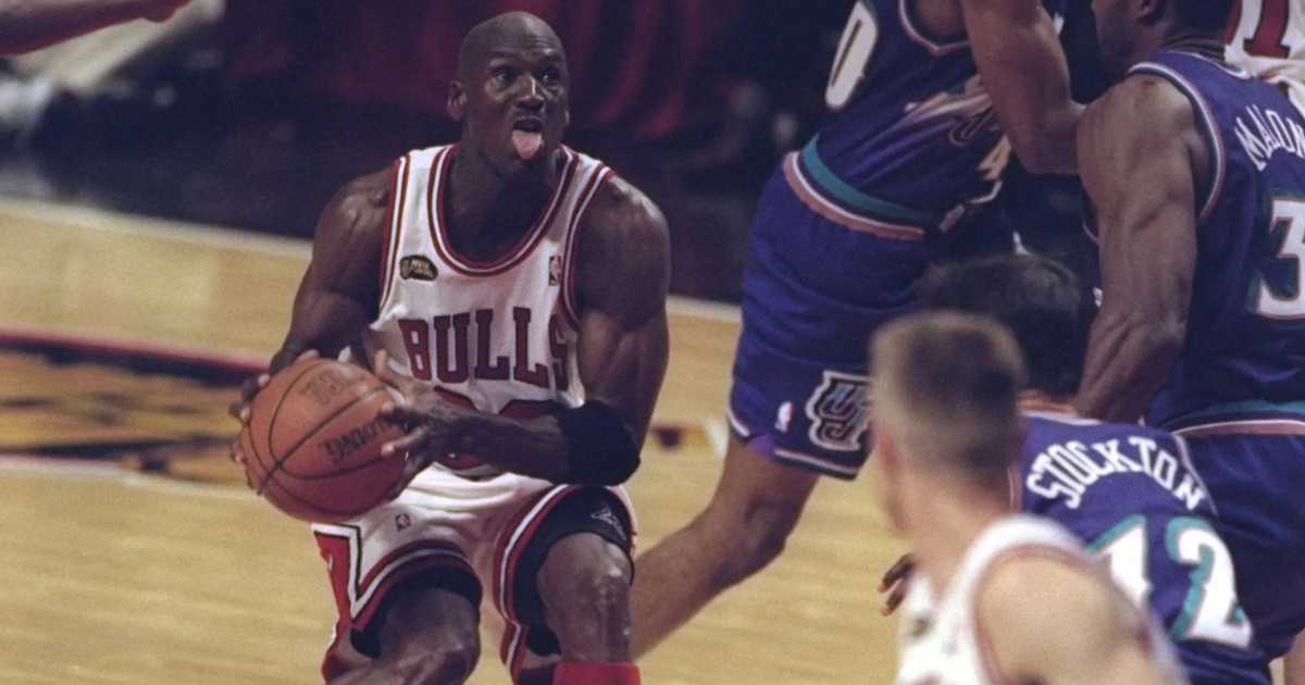 camisa-usada-por-michael-jordan-nas-finais-de-1998-pode-ser-leiloada-por-ate-r$-516-milhoes