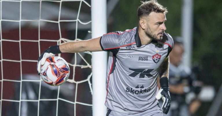 vitoria-anuncia-rescisao-de-contrato-com-o-goleiro-gabriel-vasconcellos