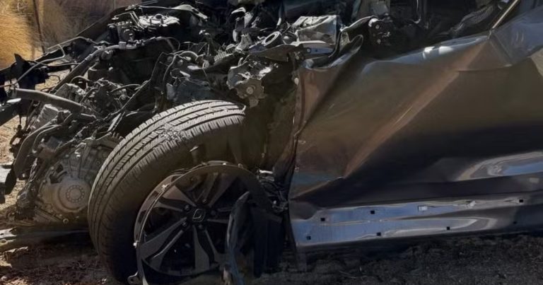 foto-de-carro-destruido-apos-grave-acidente-com-surfista-victor-bernardo-e-divulgada