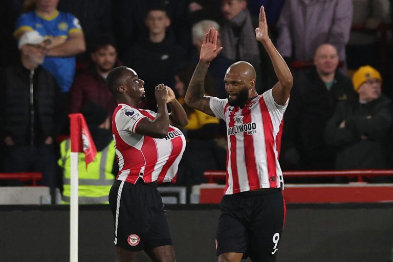 igor-thiago-marca,-e-brentford-goleia-birmingham-pela-copa-da-liga