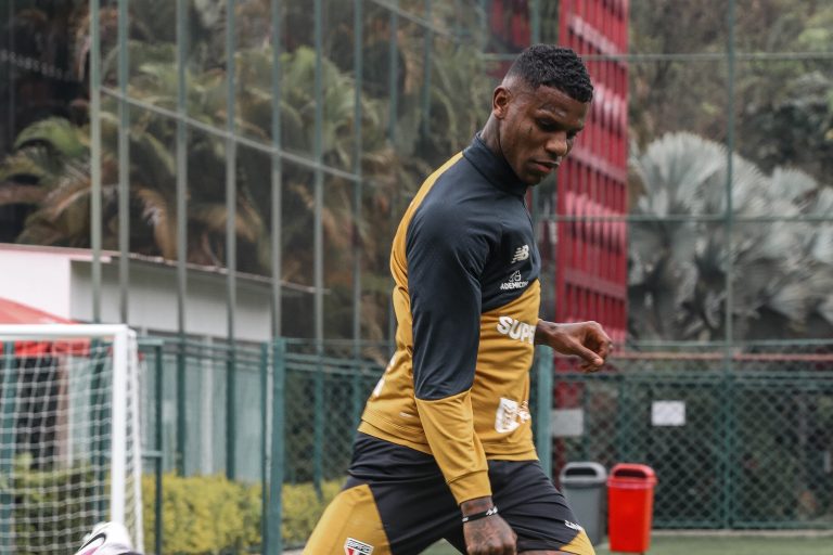 sao-paulo-faz-ajustes-para-pegar-o-bragantino;-arboleda-e-victor-sa-evoluem-em-recuperacao