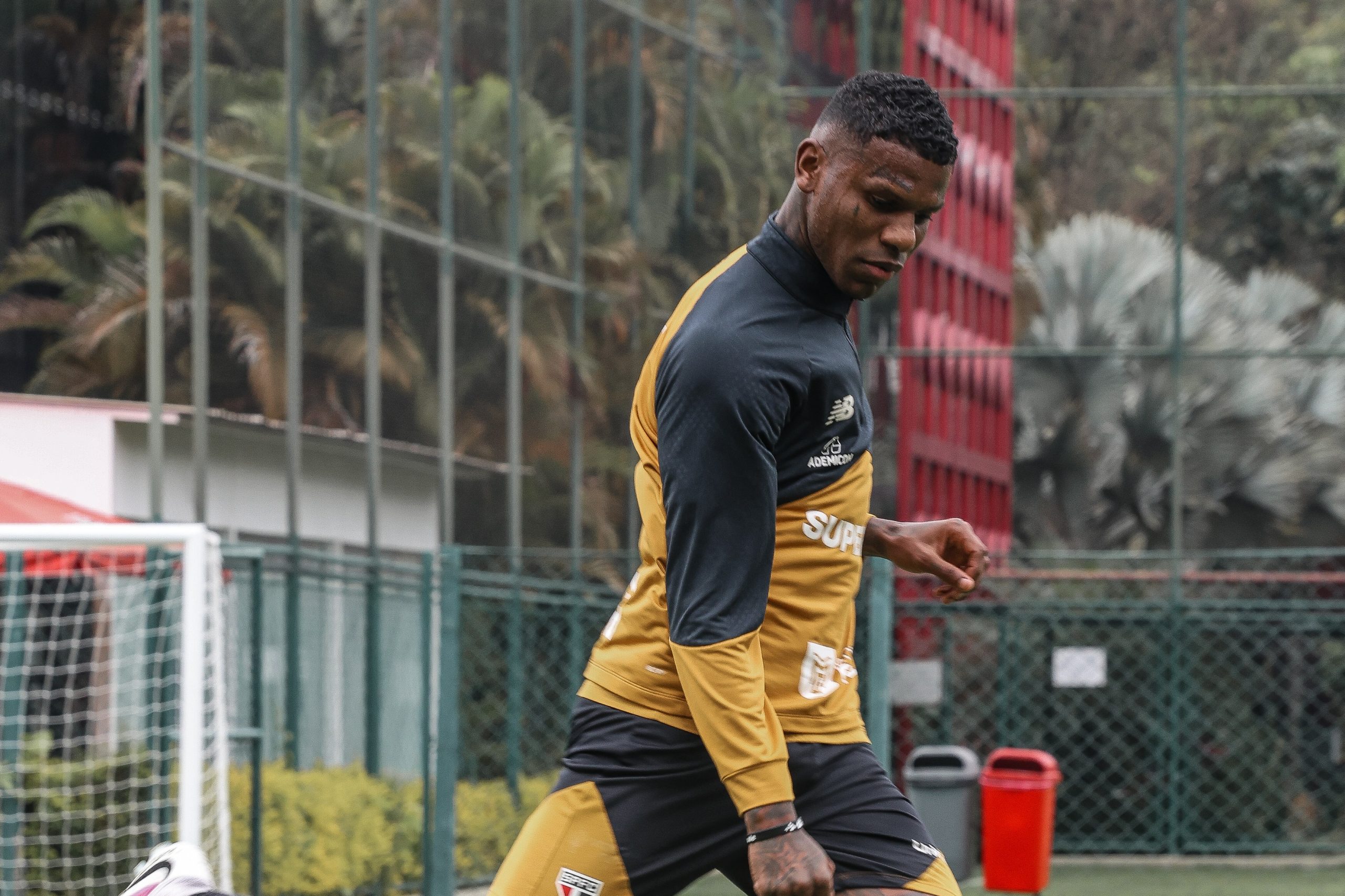 sao-paulo-faz-ajustes-para-pegar-o-bragantino;-arboleda-e-victor-sa-evoluem-em-recuperacao