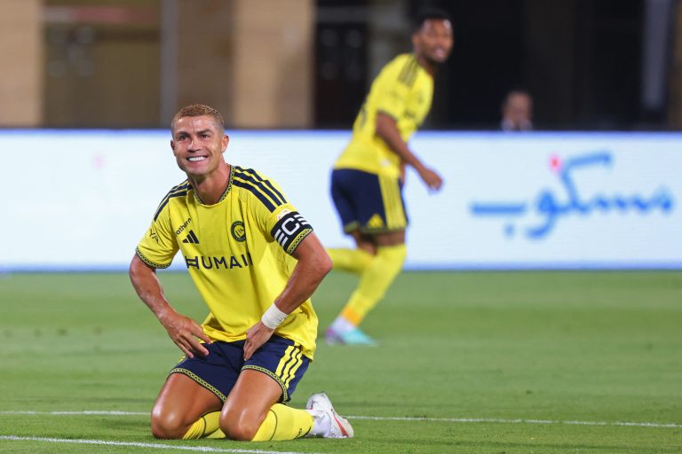com-bento-expulso-no-primeiro-tempo,-al-nassr-vira-sobre-o-al-ettifaq-pelo-saudita