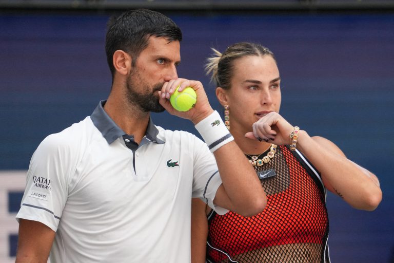 sabalenka-e-djokovic-perdem-na-estreia-das-duplas-mistas-no-us-open