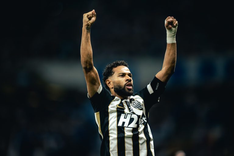 autor-de-gol,-renan-lodi-valoriza-estrategia-do-atletico-mg-em-empate-com-cruzeiro