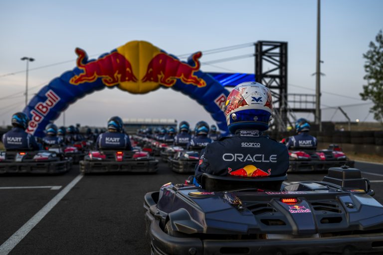 max-verstappen-encara-100-pilotos-em-maior-corrida-de-kart-do-mundo;-veja-detalhes