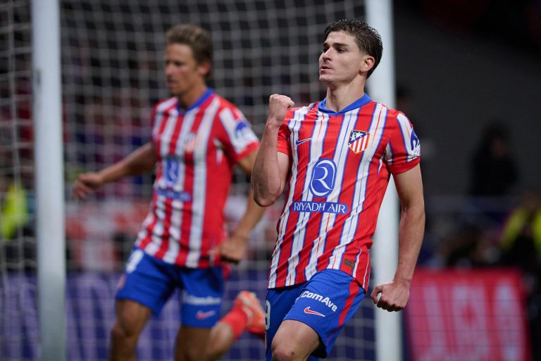 julian-alvarez-nao-se-reapresenta-ao-atletico-de-madrid-e-volta-a-alimentar-rumores-de-saida