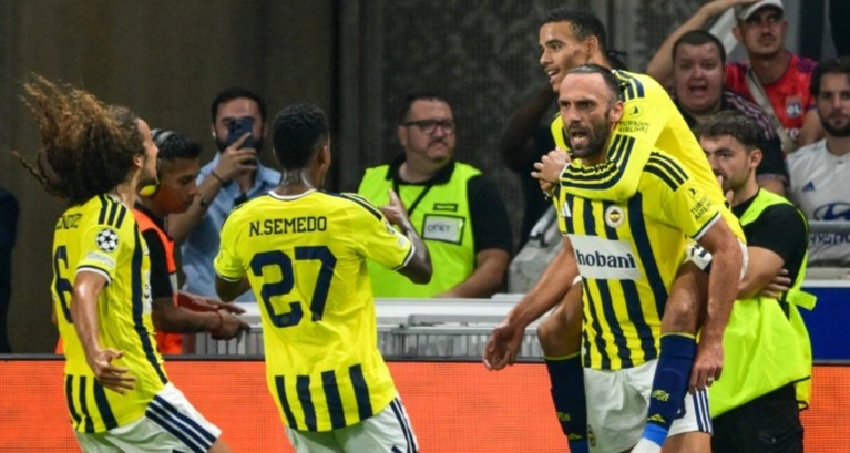 fenerbahce-vence-lyon-fora-de-casa-e-garante-vaga-na-liga-dos-campeoes