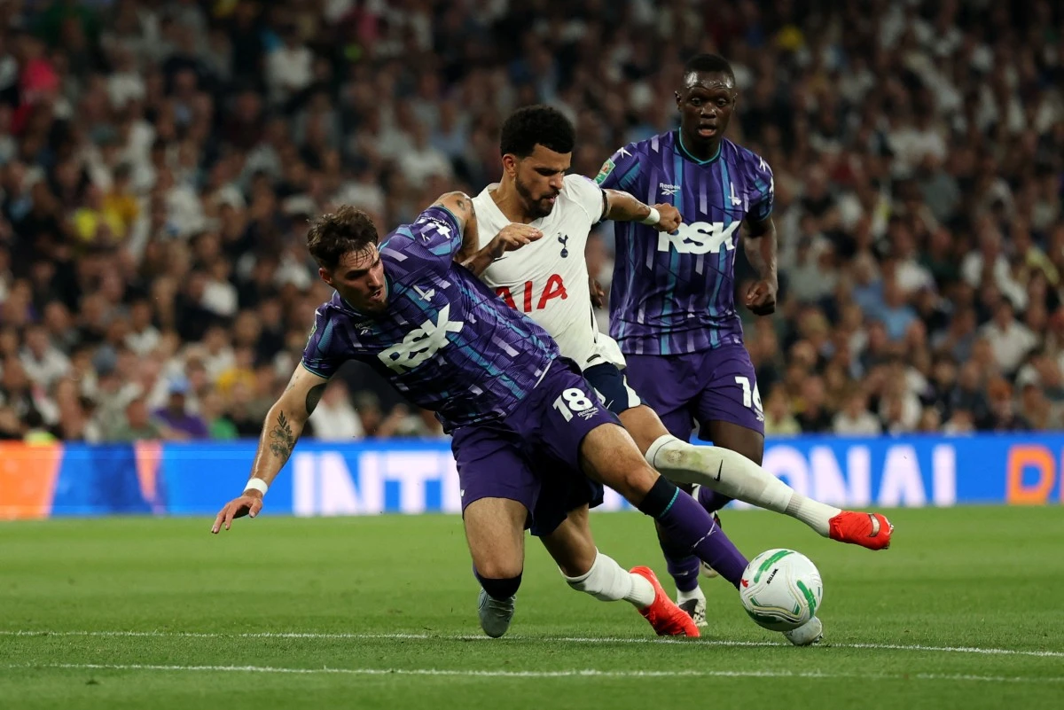 veja-fotos-do-duelo-entre-tottenham-e-charlton-pela-copa-da-liga-inglesa