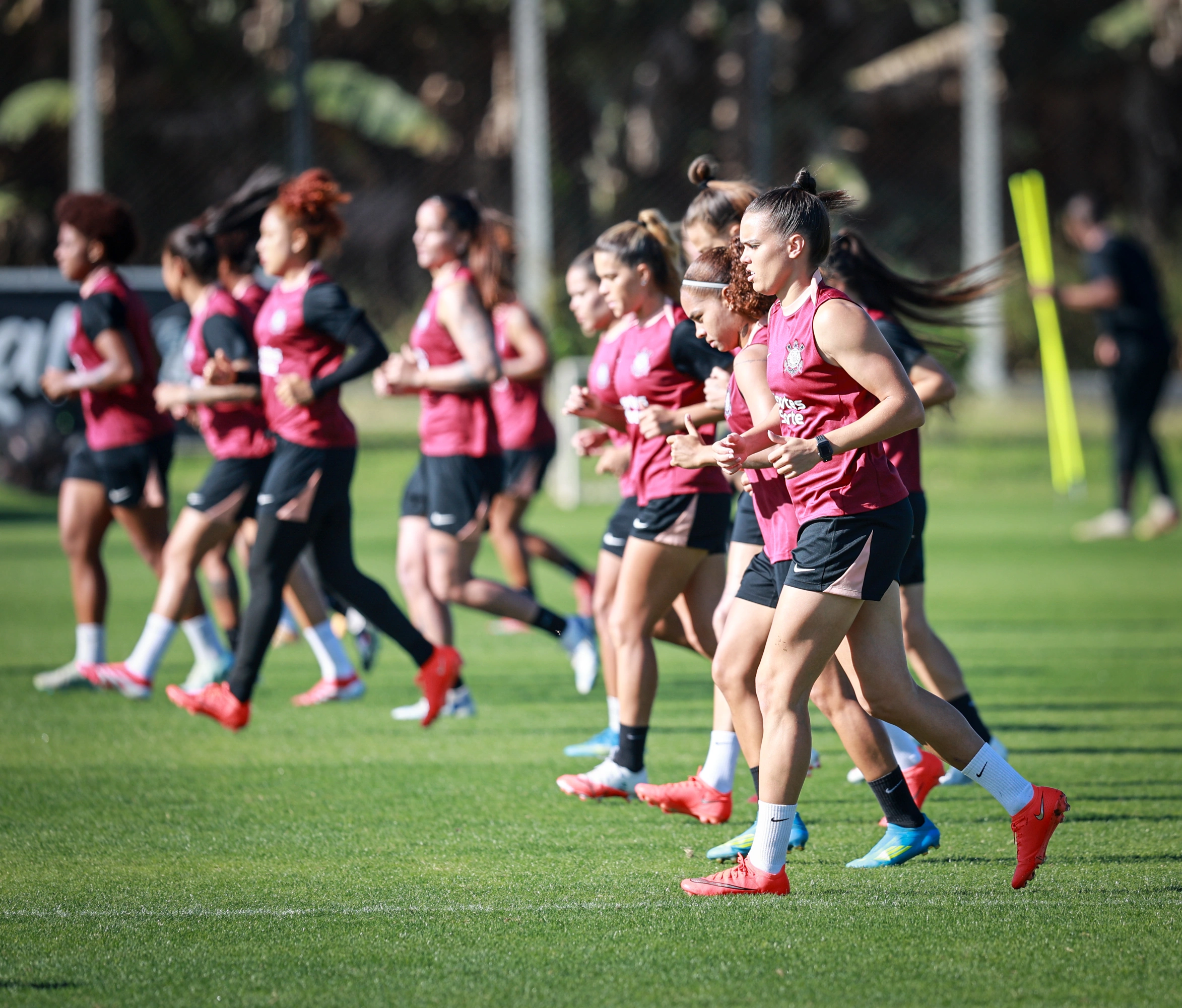 elenco-feminino-se-reune-com-presidente-do-corinthians-e-cobra-atrasados