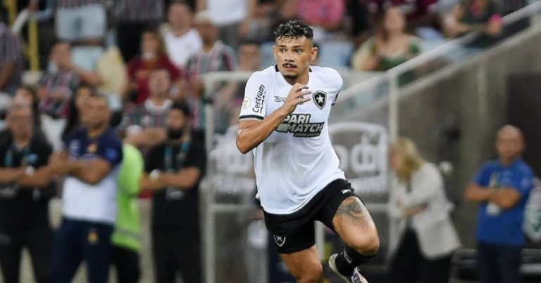 apos-rescisao-com-santos,-tiquinho-soares-retorna-ao-botafogo