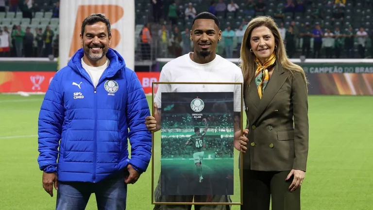 allan-e-homenageado-pelo-palmeiras-antes-de-ida-ao-city,-e-leila-admite:-“nao-queria-vender”