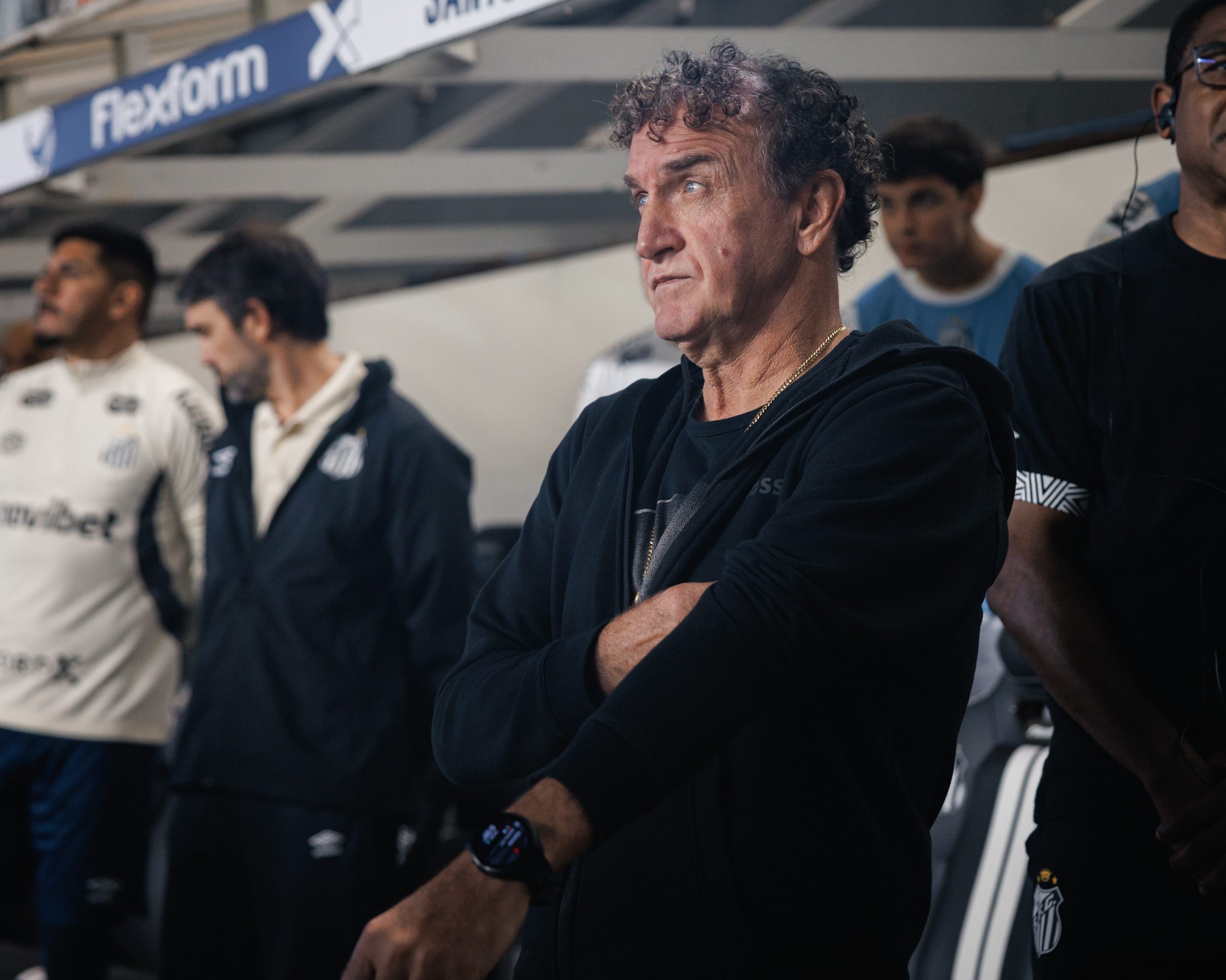 cuca-ve-“serie-de-fatores”-para-ausencia-de-neymar-no-santos-e-explica-gabigol-no-banco