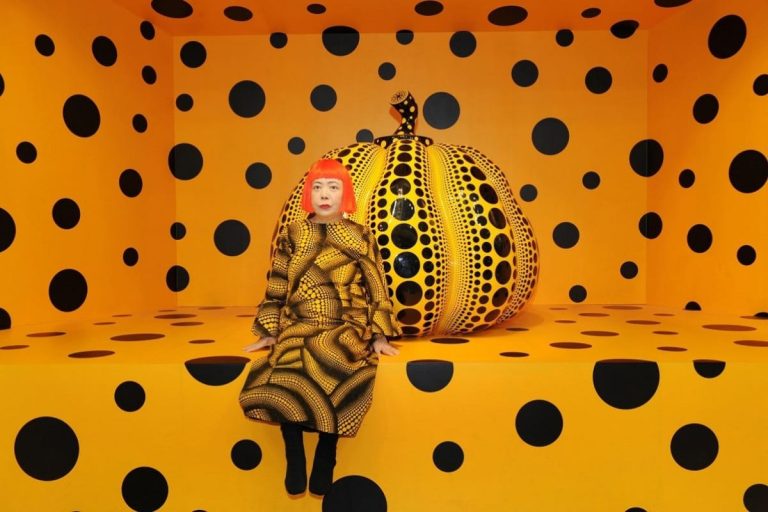 morre-yaoyoi-kusama,-artista-japonesa-rainha-das-bolinhas,-aos-97-anos