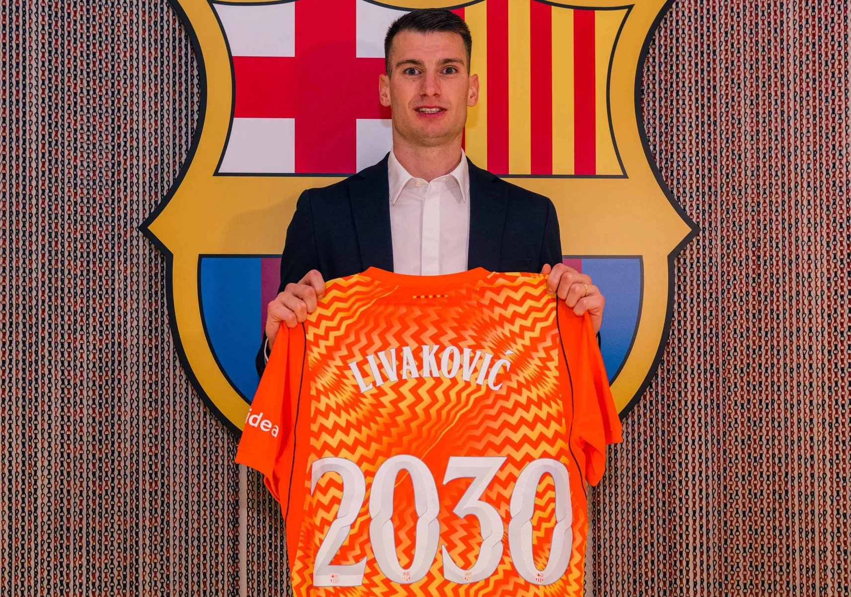 barcelona-anuncia-livakovic,-goleiro-algoz-da-selecao-brasileira