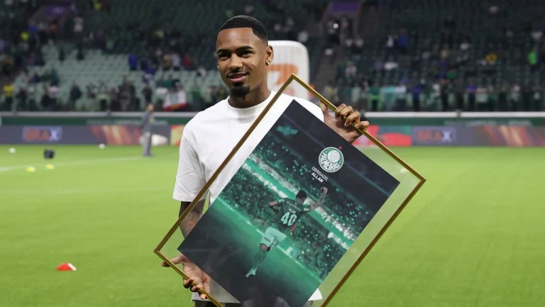 abel-da-conselho-a-allan-e-indica-como-pode-substituir-atacante-no-palmeiras:-“jogo-e-dinamico”