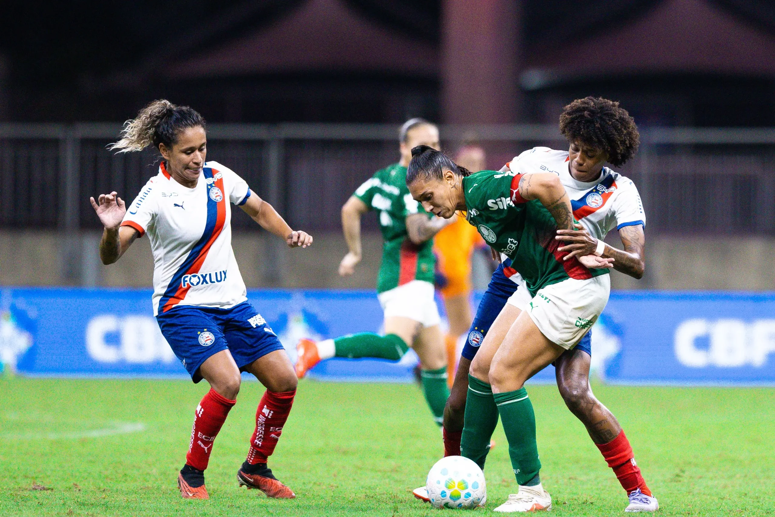 bia-erra-penalti,-e-palmeiras-empata-com-o-bahia-pelo-brasileiro-feminino