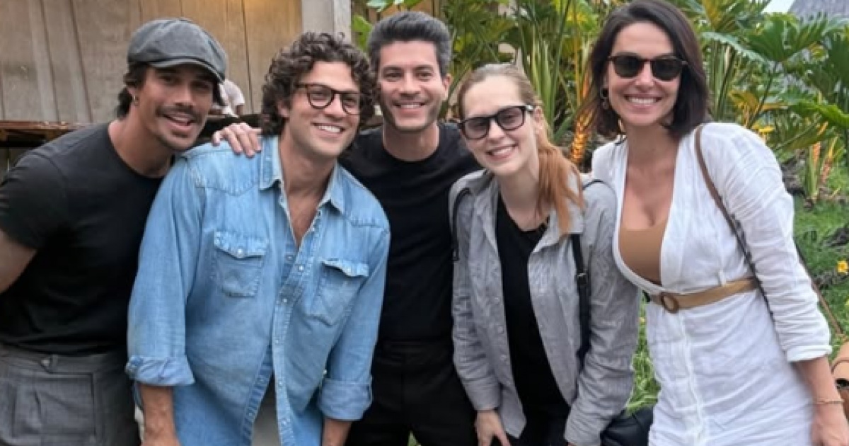 arthur-aguiar-rebate-criticas-e-esclarece-foto-sorrindo-em-velorio-de-lua-blanco