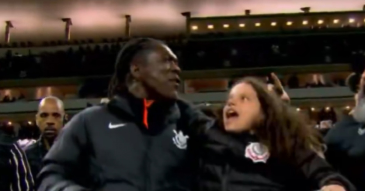 video:-novo-tecnico-do-corinthians,-seedorf-faz-“poropopo”-antes-de-jogo-contra-o-vitoria