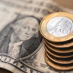 dolar-inicia-domingo-cotado-a-r$-5,14;-confira-o-valor-da-moeda