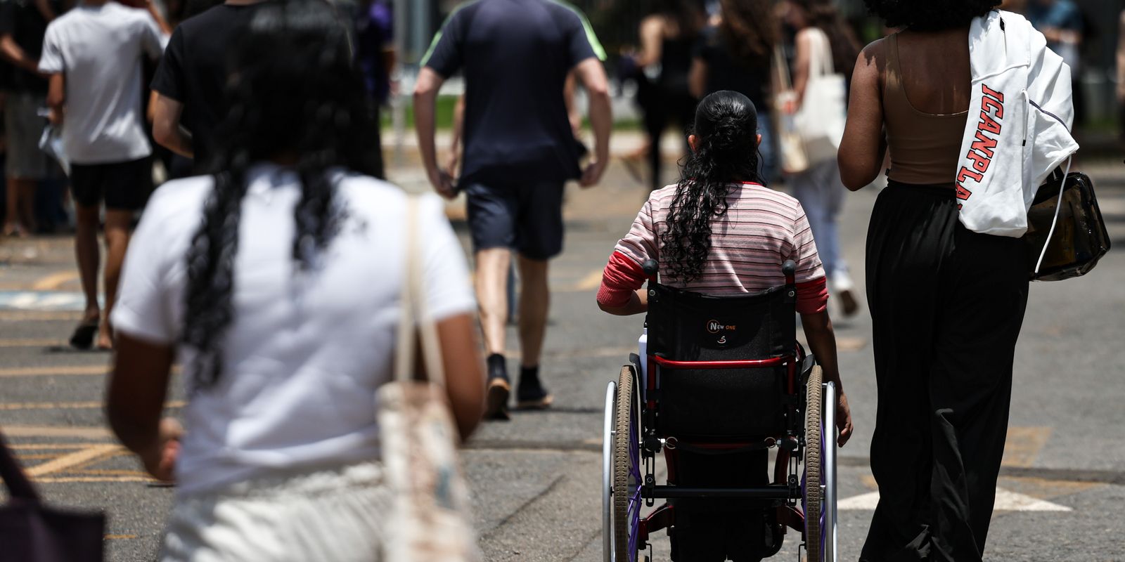 enem-2026:-prazo-para-escolher-idioma-da-prova-termina-neste-domingo